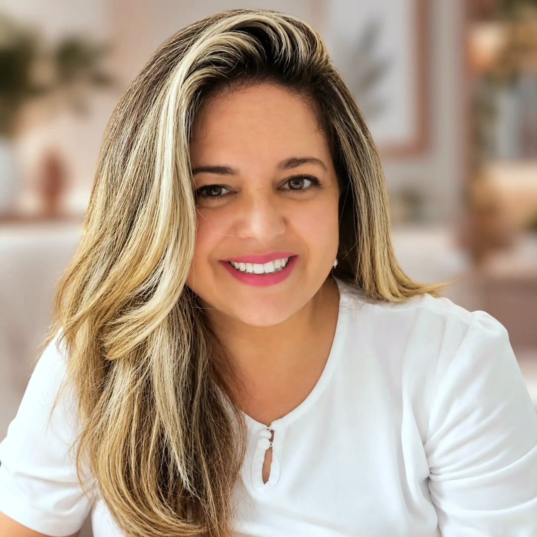 Retrato de Luanna Lara, psicóloga, sorrindo
